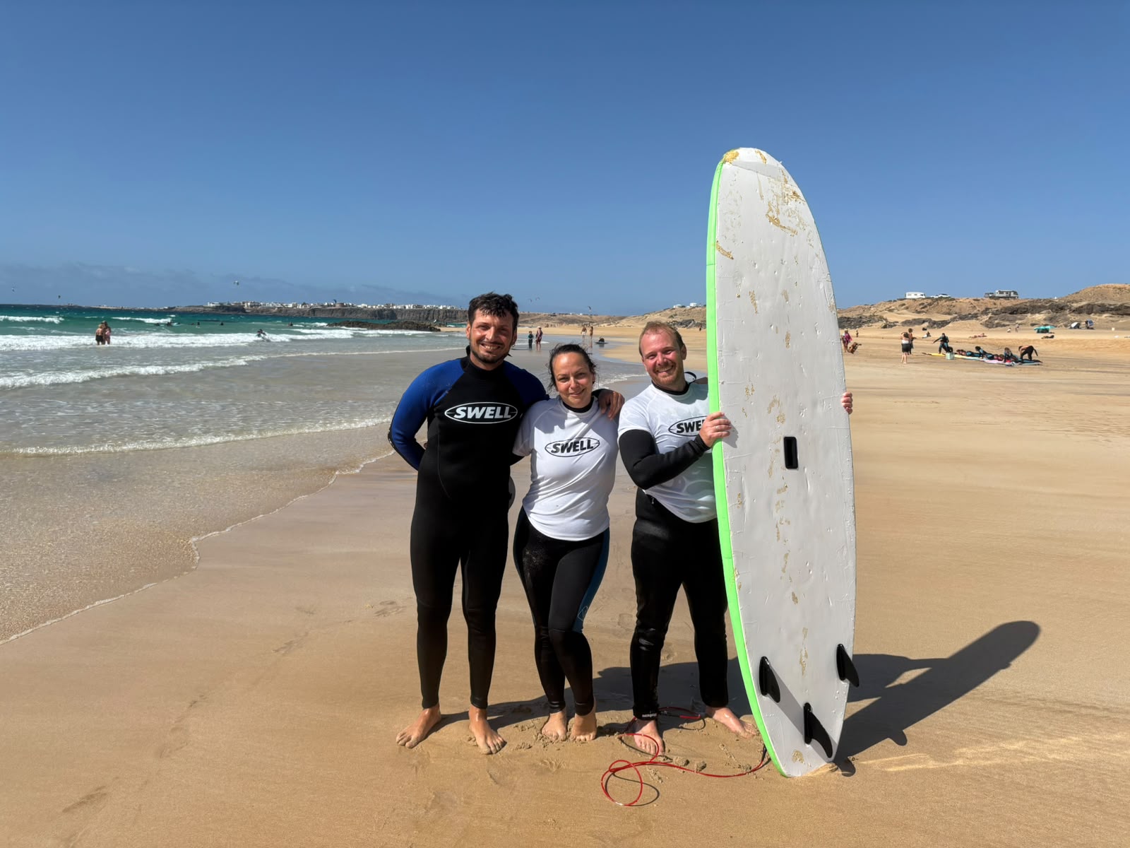 Beginner surf lesson with a small SWELL group